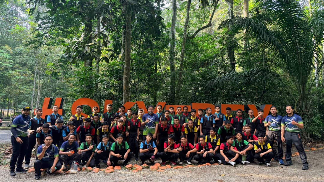 sbiyayasanmsu's tweet photo. "The greatest adventure begins when you choose to conquer your fear." 

Alhamdulillah, pelajar Tingkatan 4 SBI berjaya melaksanakan Program Adventure Sport di Skytrex Sungai Congkak.

#SekolahBinaInsan 
#TahfizAkademik 
#AdventureSport
#ConquerYourFear https://t.co/T8EvsOdTna
