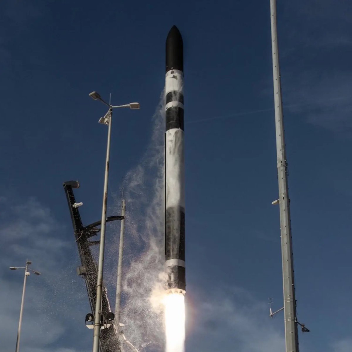 ReysonLizardo's tweet photo. Del 8 al 14 de junio se lanzaron 8 misiones espaciales: SpaceX con Starlink 10-35, 17-44 y 10-54 (comms); China con 2 x SatNet DTC (test), TJSW-25 (militar) y 8 x Jilin-1 (observ. terrestre); Rocket Lab con Curveball (militar); y Japón con H3-30 (test) #SpaceNews https://t.co/Wqfg0Rcfbf
