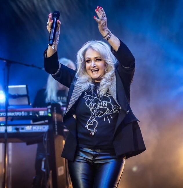 OscarSamayoaR's tweet photo. Mu3re Bonnie Tyler, la legendaria voz de “Total Eclipse of the Heart”, a los 75 años https://t.co/0jYlHJgjkU https://t.co/PQQb4GoWmN https://t.co/jYKNgT1AH9