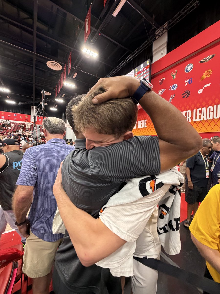 AU_MBasketball's tweet photo. These are going in the family scrapbook. 

Congrats, @matt_rogers4! https://t.co/VuT0QdsSW1