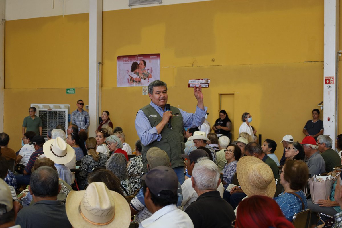 OctavioAlmada1's tweet photo. Buenas tardes 😃

Seguimos ahora aquí en #Hermosillo cumpliendo con la encomienda de nuestra 🇲🇽 PresidentA @Claudiashein: llevar bienestar y derechos directamente al pueblo.

Hoy entregamos más de 800 tarjetas de la Pensión para el Bienestar de las Personas Adultas 👵🫶👴Mayores, garantizando que este apoyo llegue de manera directa y sin intermediarios. 💫

También invitamos a las y los derechohabientes a registrarse en el Servicio Universal de Salud, acudiendo al módulo más cercano:

📍 Centro de Usos Múltiples (CUM), en el pabellón de tiro con rifle eléctrico.
📍 Centro Integrador Pedro Moreno, a un lado de la Clínica 37 del IMSS.
📍 Poblado Miguel Alemán, en el Salón Plaza, a unos metros del Banco de Bienestar.

El poder solo tiene sentido cuando se pone al servicio de los demás. 🙌

#PorElBienDeTodosPrimeroLosPobres