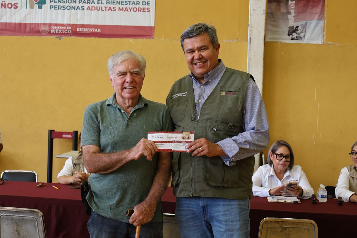 OctavioAlmada1's tweet photo. Buenas tardes 😃

Seguimos ahora aquí en #Hermosillo cumpliendo con la encomienda de nuestra 🇲🇽 PresidentA @Claudiashein: llevar bienestar y derechos directamente al pueblo.

Hoy entregamos más de 800 tarjetas de la Pensión para el Bienestar de las Personas Adultas 👵🫶👴Mayores, garantizando que este apoyo llegue de manera directa y sin intermediarios. 💫

También invitamos a las y los derechohabientes a registrarse en el Servicio Universal de Salud, acudiendo al módulo más cercano:

📍 Centro de Usos Múltiples (CUM), en el pabellón de tiro con rifle eléctrico.
📍 Centro Integrador Pedro Moreno, a un lado de la Clínica 37 del IMSS.
📍 Poblado Miguel Alemán, en el Salón Plaza, a unos metros del Banco de Bienestar.

El poder solo tiene sentido cuando se pone al servicio de los demás. 🙌

#PorElBienDeTodosPrimeroLosPobres