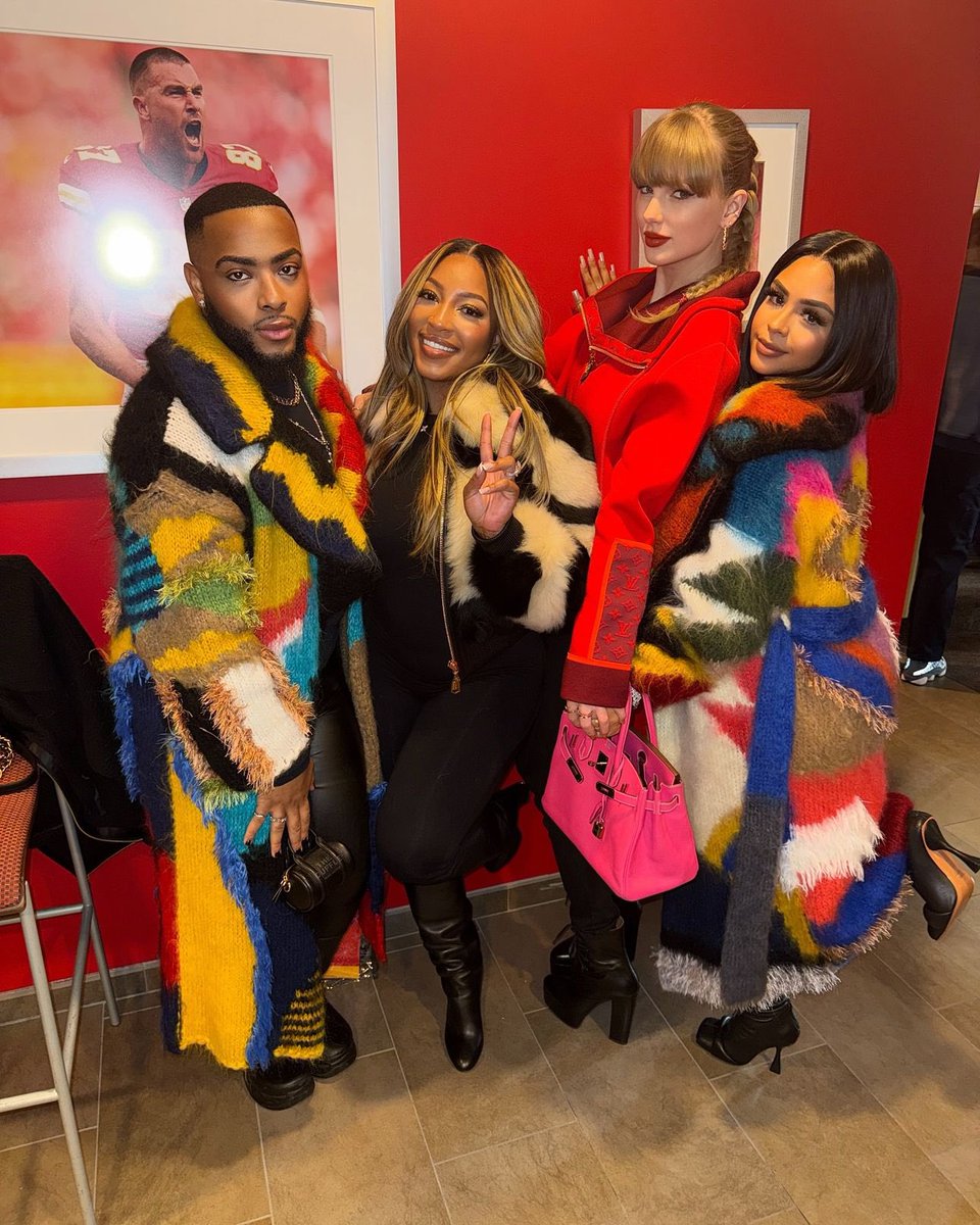 saintpartys's tweet photo. taylor worked it outttttttt https://t.co/vRYuk8Xkbm