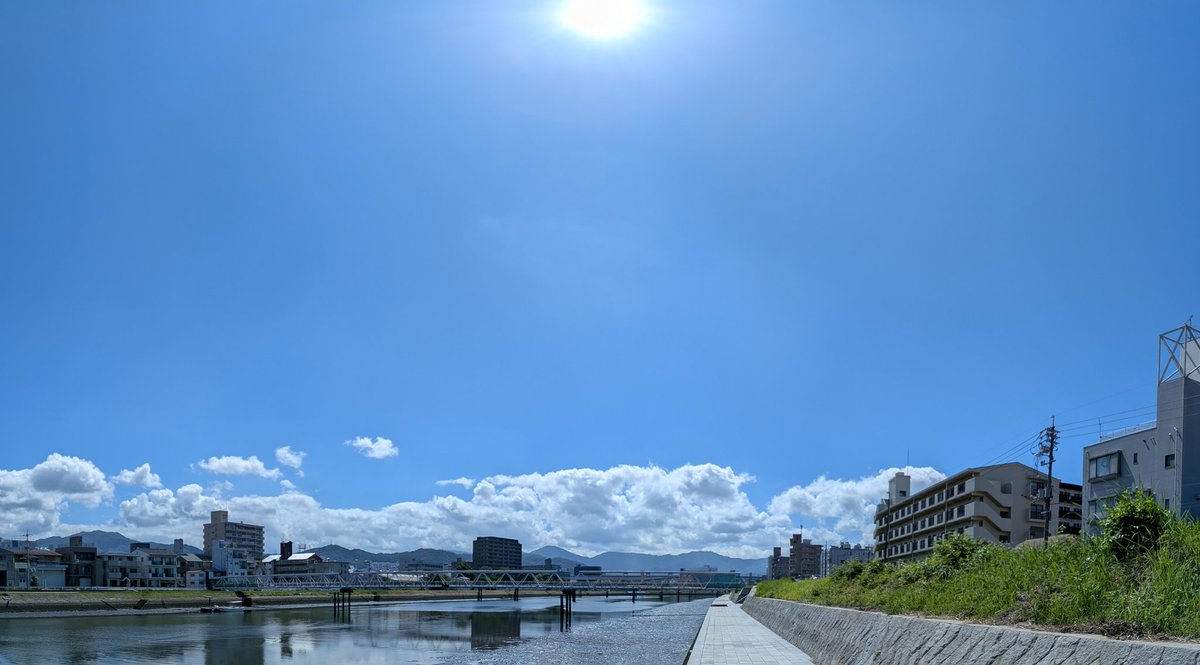 hello19740822's tweet photo. おはようございます。
午前9時53分の川の様子。
気温28℃。
写真では気持ち良い感じですが、この時間の外回りは確実に命を削ります。
暑さ対策は万全に、
今日もボチボチやってます。 https://t.co/pPCe0uDTAI