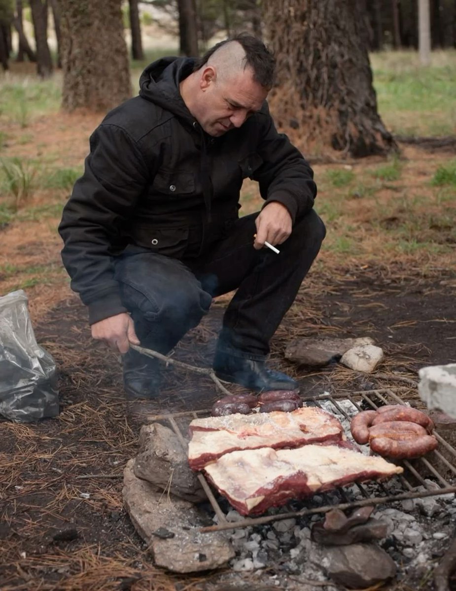 Piniat4's tweet photo. "Parece mentira olvidar, que ser argentino es tener un motivo para no temblar" https://t.co/oqdekPbnRv