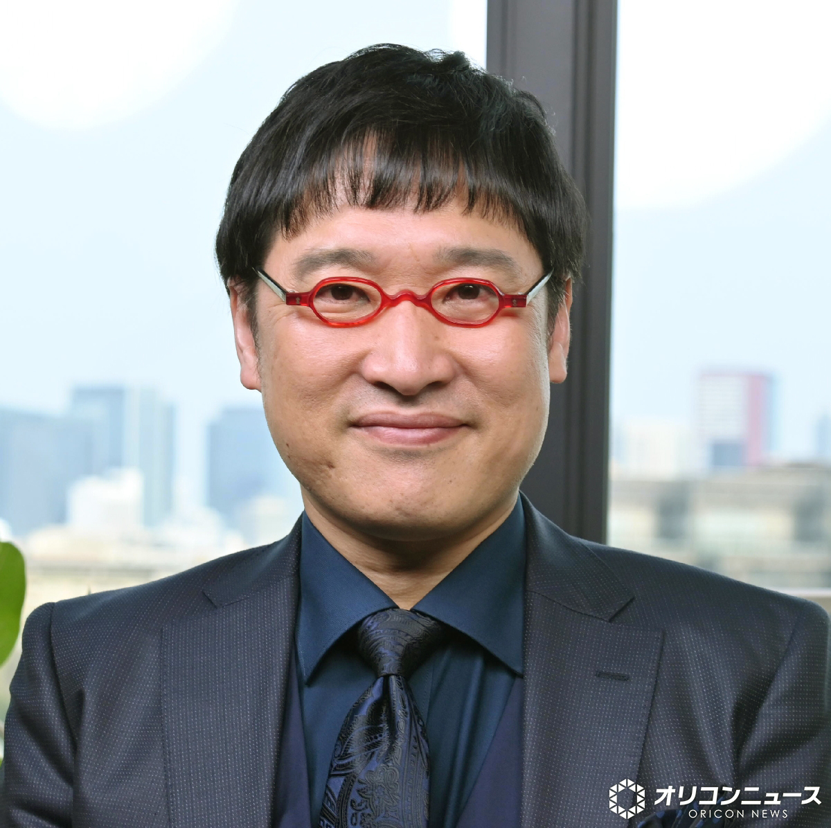 oricon's tweet photo. 松山ケンイチ『ラヴィット！』冒頭で“謝罪”
ドラマ主演の蒼井優が不在
「来てくれませんでした！」
⠀⠀⠀⠀⠀⠀↓
川島明「蒼井優さんは
裏番組のMCとつながっております」
⠀⠀⠀⠀⠀⠀↓
山里亮太が即反応「原因とされている者です」
https://t.co/NRe9H5jhiG
⠀
#ラヴィット #DayDay https://t.co/NBjZQyfUtu
