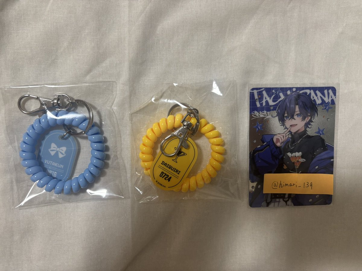 himari_139's tweet photo. 【交換】うぃあすに2 すにすて リングライト ランダムホログラムカード ランダムロッカーキーホルダー 特典 ブロマイド
譲）🤍 🍸 ☀️ 🍄 🎀 ❤️(サイン)
求)💙等身＞デフォ
ブロマイド💙＞🤍🍸💙
サイン同士の交換、等身orデフォ
郵送のみ
纏めての方優先
お気軽にお声掛けください
#すにすてグッズ交換 https://t.co/462Pj0VuEU