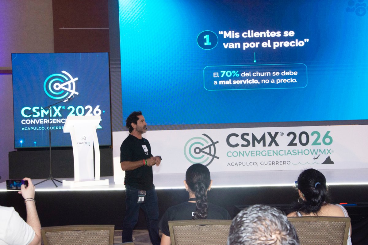 CsmxOnline's tweet photo. Las grandes ideas se comparten de la mano de los mejores. Un agradecimiento enorme a cada uno de los speakers que subió al escenario de #CSMX. https://t.co/6M31nEFzrR