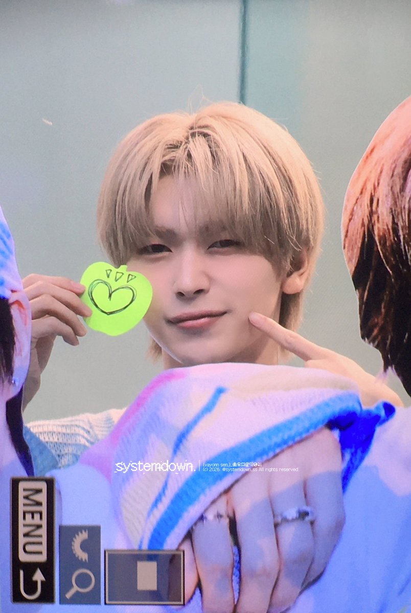 systemdown_ss's tweet photo. 사과 찔러도 되나용 🍏👈 #센 #베이온 #VAYONN https://t.co/fTBsifCWWp