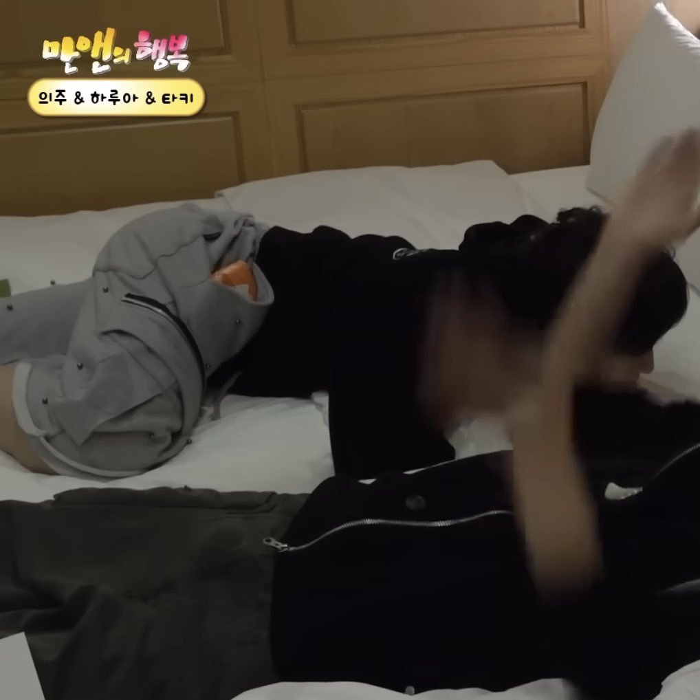 tabakib0's tweet photo. 타코즈 눕는 폼 ㄹㅈㄷ 
레전드 잼민이 https://t.co/qqckqsed4N