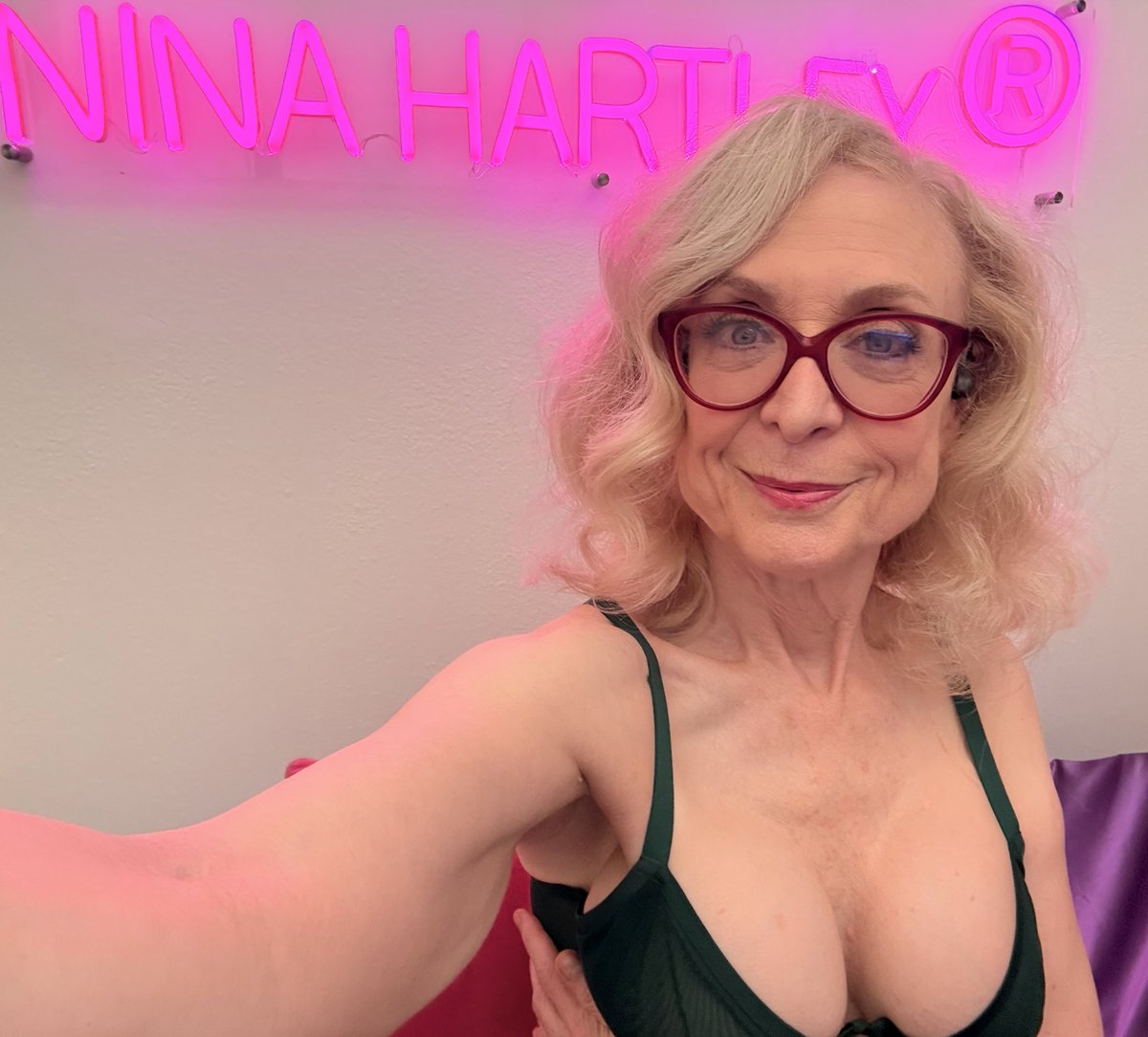 ninaland's tweet photo. I’m #live till 10 pm Pacific at https://t.co/DzavL7EBC0🌮💦 What mood are you in tonight🤔😎🍆🔥🍑 Let’s play! #OG #OldSchool https://t.co/LvSHwjAyiE