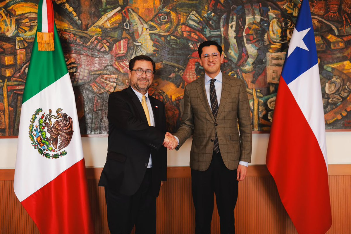 SRE_mx's tweet photo. COMUNICADO CONJUNTO. "Cancilleres de México y Chile abordan cooperación bilateral y profundización del comercio".

https://t.co/KNS6qU23ps https://t.co/ihqusHZDxP