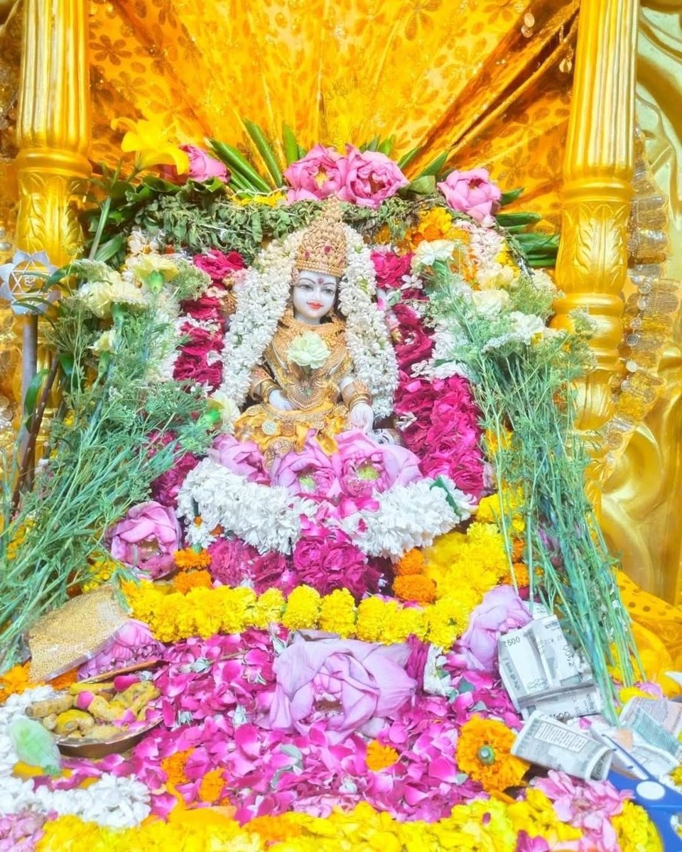 baglamukhipuja's tweet photo. जब मन अशांत हो और जीवन में चुनौतियाँ बढ़ जाएँ, तब माँ बगलामुखी का स्मरण अद्भुत शक्ति प्रदान करता है। माँ की कृपा से हर बाधा दूर हो और आपके जीवन में सुख, शांति और समृद्धि का वास हो। https://t.co/2ml30nzWGd