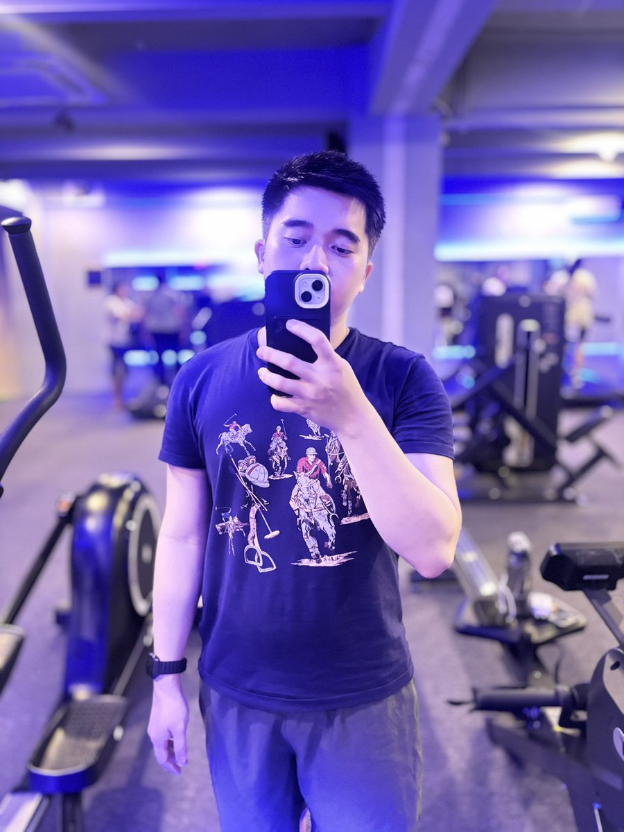 IWarlocks's tweet photo. Perbedaan 

Gym pagi vs gym malam

Mata masih ngantuk vs mata siap begadang

Anyway happy friday✌🏼 https://t.co/4DyuhfxTSu