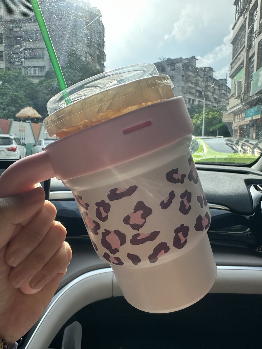 mialiami's tweet photo. 上班固然使人发疯
但新杯子喜欢💕 https://t.co/iN91ayrYLI