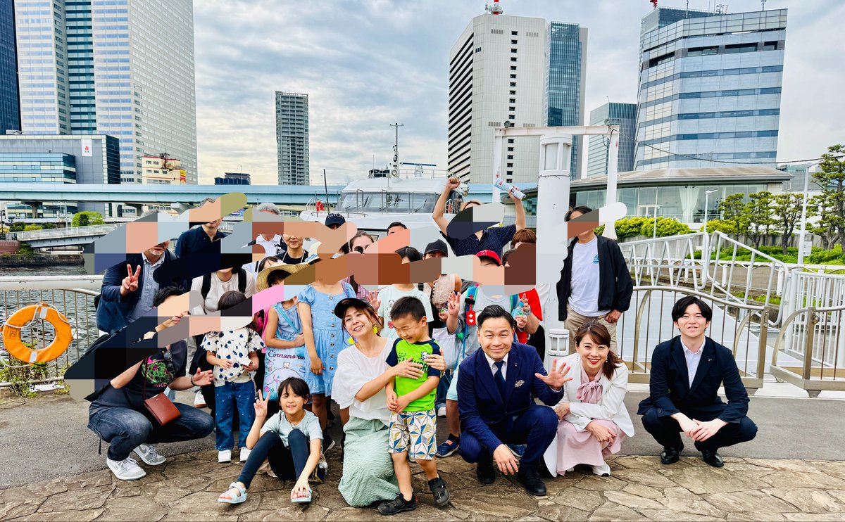 misaki_ebis's tweet photo. お友達や不動産仲間とタイミングを合わせて、みなと丸に乗って東京湾視察クルージング🛳️東京湾がどんな役割をしているのか、航行しながらタンカーやクレーンの説明も聞いて、親子共々良い機会に🏗️小学校高学年対象の社会科見学コンテンツとしても活用できるらしく良さそう。学校に提案してみようかな✏️ https://t.co/PuP9qmWcCj