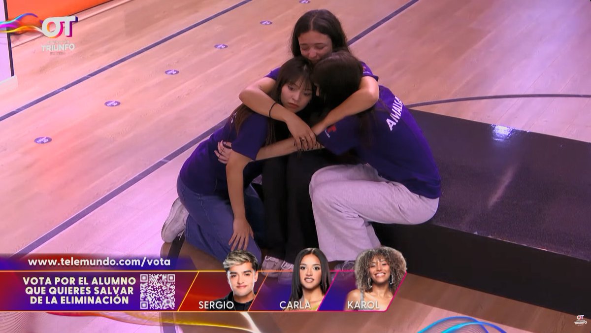 Eduardo_VR17's tweet photo. Me gusta mucho que Amalia este consolando a Carla. Ha recibido un golpe doble, nominada y traicionada por Lalah. #OTUSA #OperaciónTriunfoUSA https://t.co/6dAuM9uCz9