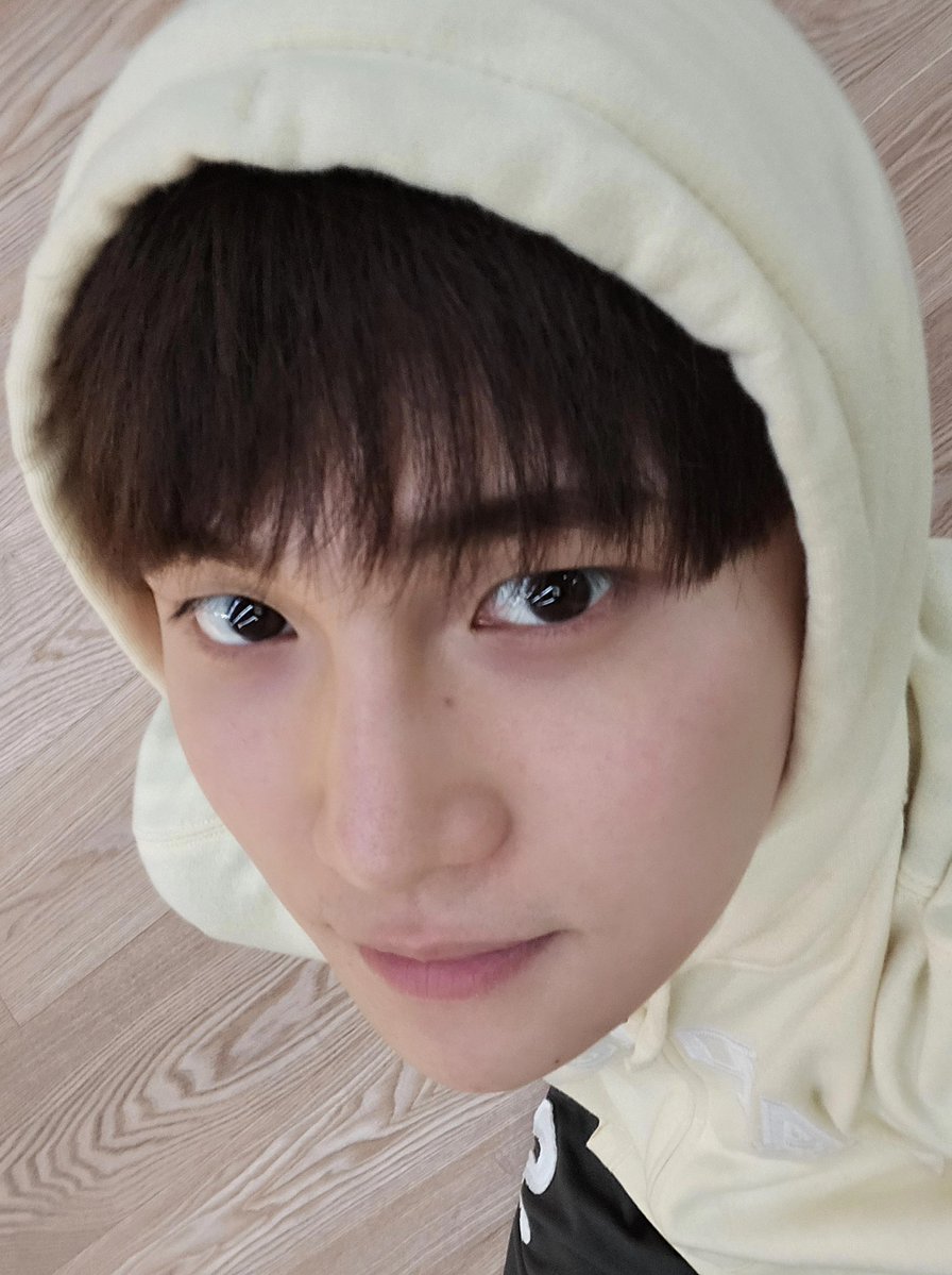 sa1tyboy's tweet photo. 260710 #김지용 베리즈

좋은 아침!! 다들 잘 주무셨나요~~?? 이것저것 하다 보니 벌써 금요일이네요. ㅎㅎ 수고 많으셨습니다!! 오늘만 더 버티면 주말이니까 다들 화이팅하세요!! 오후부터 비가 그치긴 해도 날씨란 게 또 모르는 거니까.. ㅎㅎ 우산 잘 챙기시고 겉옷 챙겨 다니세요!! 요즘 감기가 또 유행인가 봐요. 밥 잘 챙겨 먹고 행복한 하루 보내세요!!

おはようみんな！もうきんようびですね！きようもごはんよくたべてよいいちにちを！

#AEN #에이엔 #エイエン 
#JIYONG #지용 #ジヨン