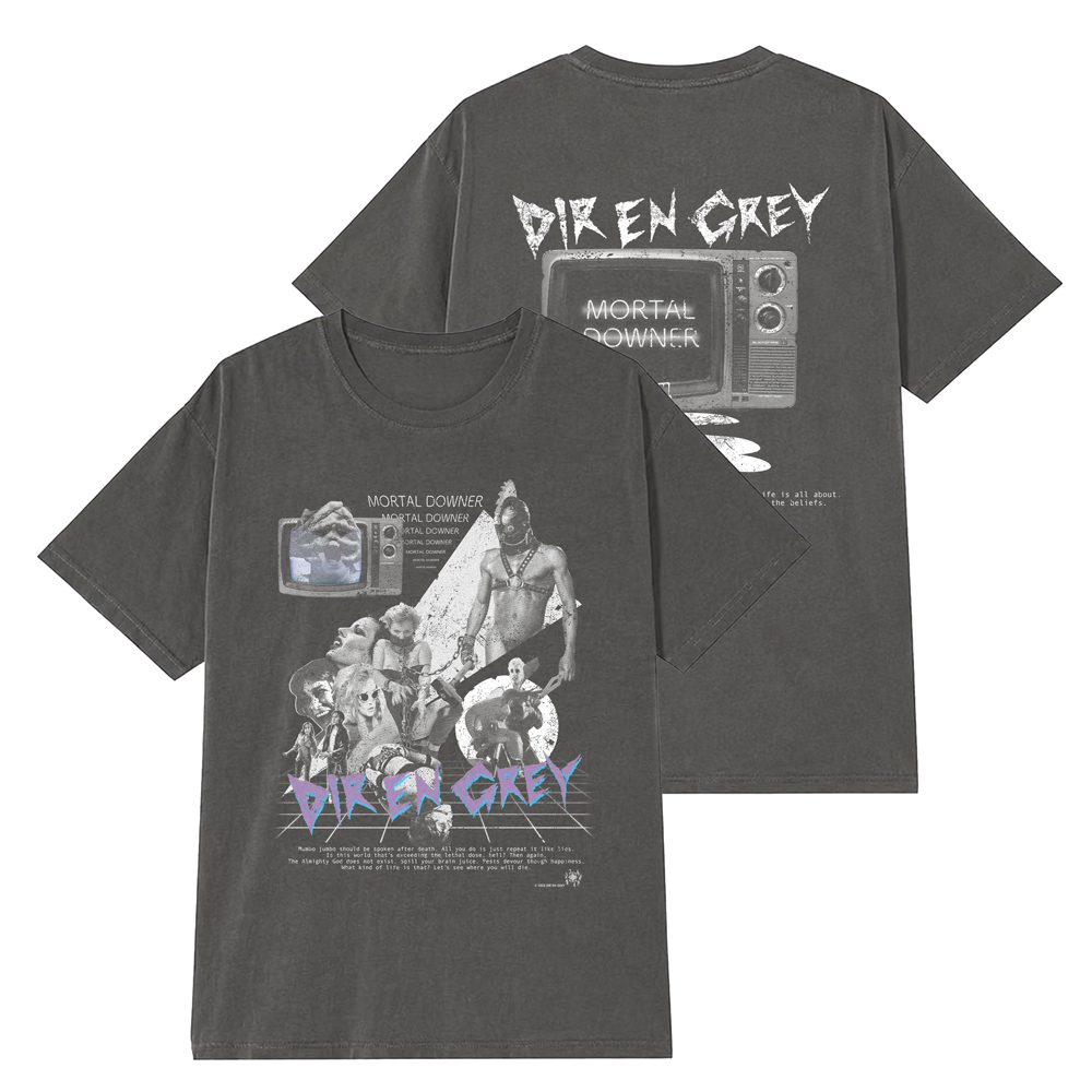 DIRENGREY_JP's tweet photo. 【グッズ情報】

━━━━━━━━━━━━━━━━
“MORTAL DOWNER”
東京ガーデンシアター2DAYS LIVE
━━━━━━━━━━━━━━━━

2026年7月18日(土)・19日(日)に東京ガーデンシアターにて開催される“MORTAL DOWNER”のOFFICIAL GOODSの先行通販《事後発送》のお知らせです。

グッズ一覧はコチラ
https://t.co/1rtRdYwOZu

••••••••••••••••••••••••••••
販売スケジュール
••••••••••••••••••••••••••••

■先行通販《事後発送》
受付期間：2026年7月10日(金)12:00～7月14日(火)23:59
販売場所：GALAXY BROAD SHOP
https://t.co/ftgWu8o2zI
※公演終了後(2026年7月下旬以降)に商品を発送いたします。
※謎解きクリアファイル、ステッカーセット、アクリルスタンドセットを除く全アイテム対象

■会場販売
期日：2026年7月18日(土)～19日(日)
販売場所：東京ガーデンシアター
※謎解きクリアファイル、ステッカーセットは公演当日より販売いたします。
 
••••••••••••••••••••••••••••
お知らせ
••••••••••••••••••••••••••••
 
■「パンフレット」の表紙デザインを公開いたしました。

■「アクリルスタンドセット」は、ご好評につき「a knot」会員対象先行通販《会場受取》にて予定数量に達したため、本先行通販での販売はございません。
 
■GALAXY BROAD SHOP購入特典の残数が少なくなっております。特典の有無につきましては、商品の発送をもって代えさせていただきます。

#DIRENGREY #MORTALDOWNER