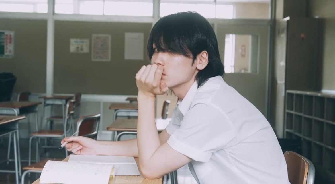 uiux7j's tweet photo. やっぱり隣にきょーちゃん🥰
放課後なんかな？色々想像🥺

#おにラブ　#おにサブ https://t.co/nn9rM8qoTn