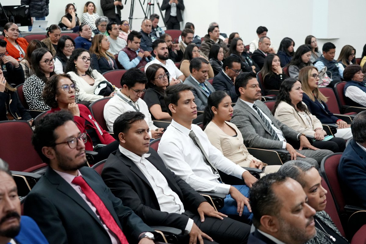 CODHEM's tweet photo. 🕊️ Como parte de esta actividad, el Dr. Luis Daniel Vázquez Valencia impartió la Conferencia Magistral "#DDHH, regresión autoritaria y cambio de época", una invitación a pensar en los desafíos actuales para la defensa de la dignidad humana. https://t.co/NtvfxOW127