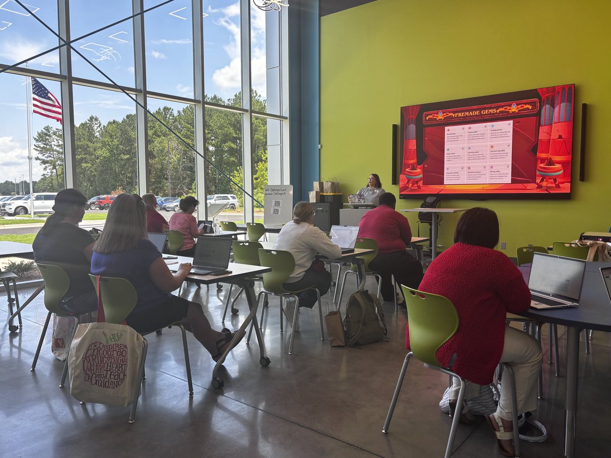 AndreaATimR6's tweet photo. We had an amazing day of training with Region 6 Librarians, Gifted Specialist, and STEM teachers for our annual Technology day. It was even cooler being hosted by Challenger Learning Center. https://t.co/5uTK2fbV2y