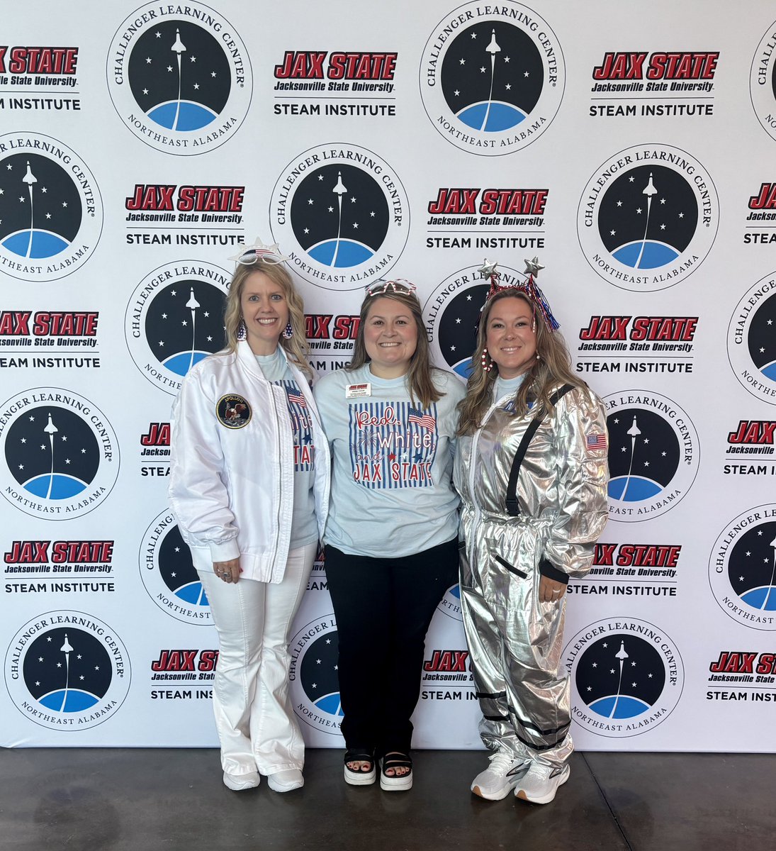 AndreaATimR6's tweet photo. We had an amazing day of training with Region 6 Librarians, Gifted Specialist, and STEM teachers for our annual Technology day. It was even cooler being hosted by Challenger Learning Center. https://t.co/5uTK2fbV2y