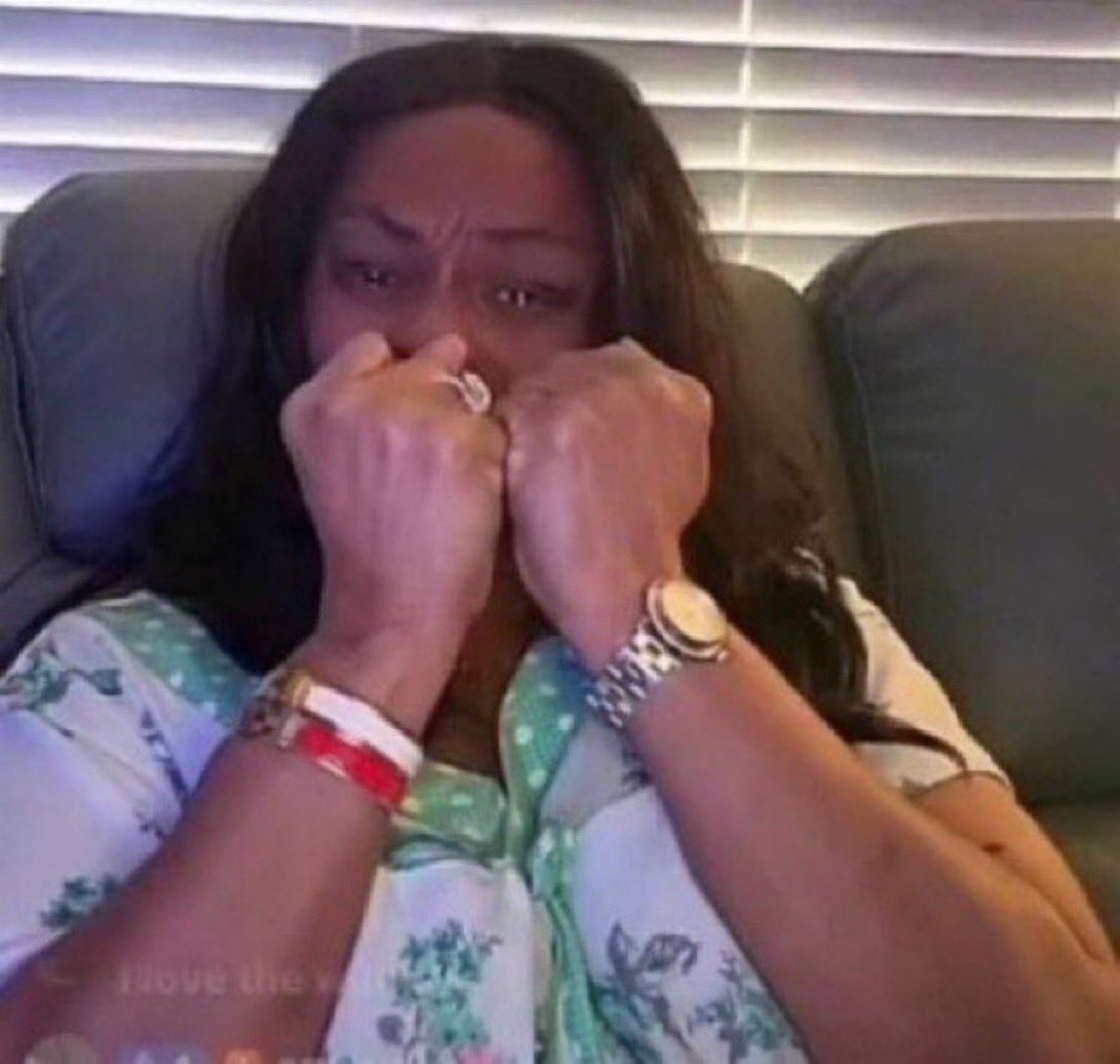 binny 𐙚 is seeing ariana in 7 days tweet media