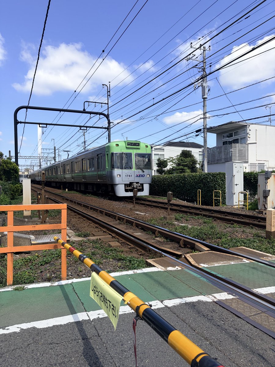 mushuminman2026's tweet photo. 杉並を走る井の頭線。

僕にとっては、吉祥寺と渋谷をつなぐ夢の路線。

#ブラリン #杉並 #井の頭線 #街歩き #東京散歩 https://t.co/ZptjzyYFHp