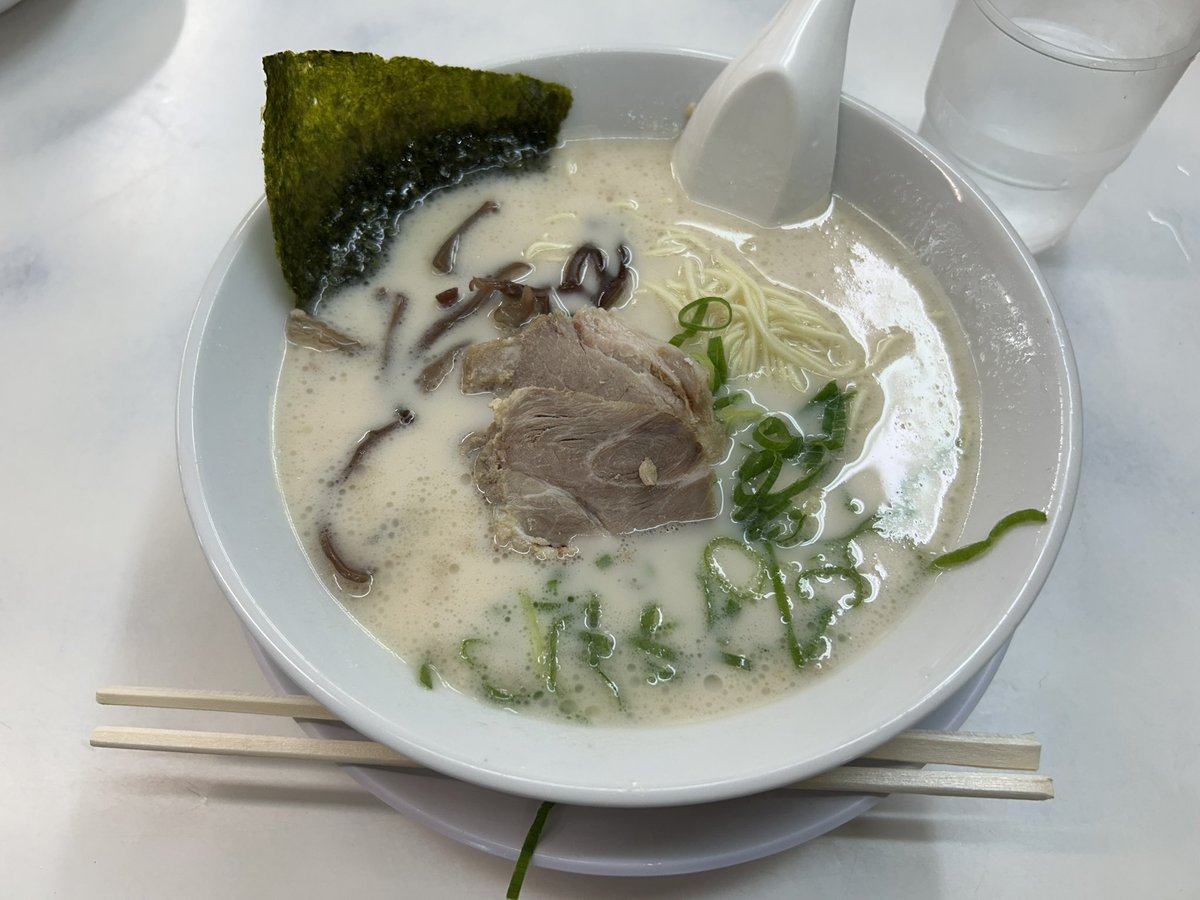 tmhr_rhmt's tweet photo. 昨日食べたもの、
お昼に餃子食べたのに、夜にラーメンぶち込んでた。 https://t.co/b5CMoYWuFG