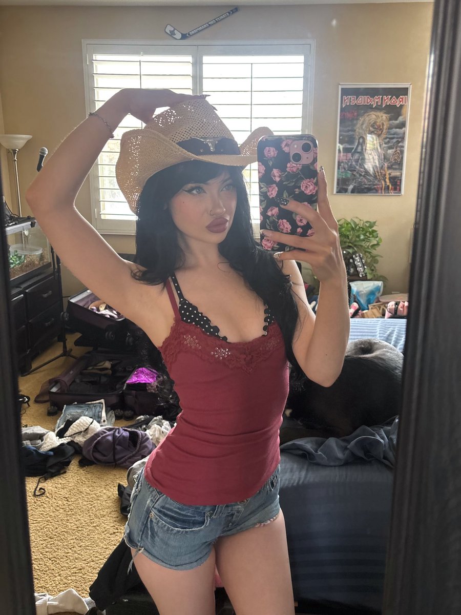 scenephaze's tweet photo. country girls make do https://t.co/fkSdrSzTkw