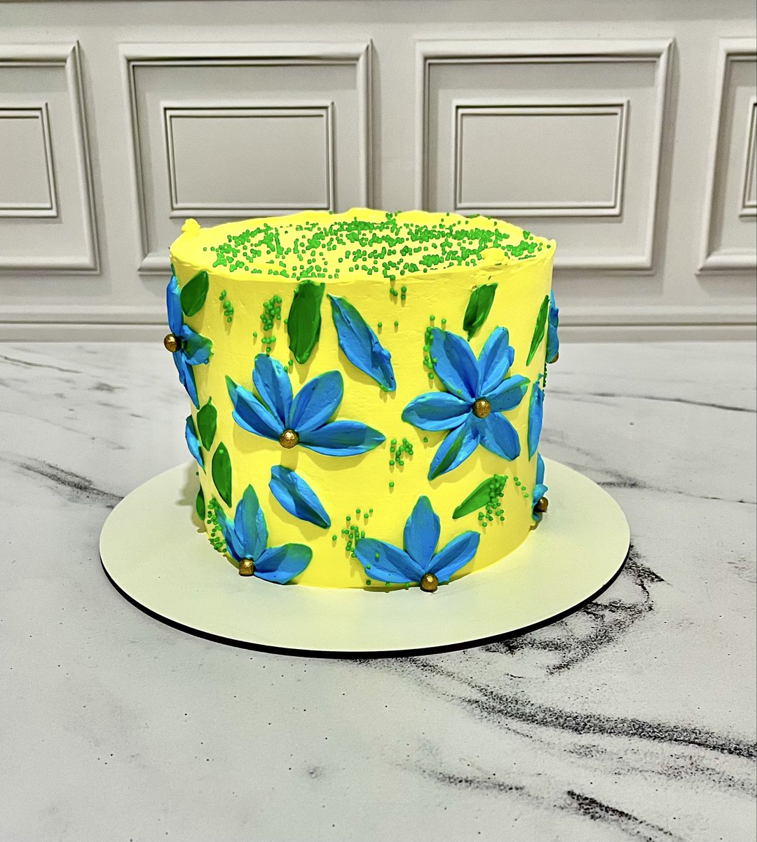 blendcacau's tweet photo. 🍰 O pedaço de felicidade que o seu dia merece! 

📞 Faça o seu pedido agora mesmo! Não passe vontade, passe na Blend Cacau!
👉 Telefone/WhatsApp: (65) 99258-8824

#BlendCacau #ConfeitariaArtesanal #BolosCaseiros #BoloDeFesta #obrigadosenhor https://t.co/suN9ce72Iq
