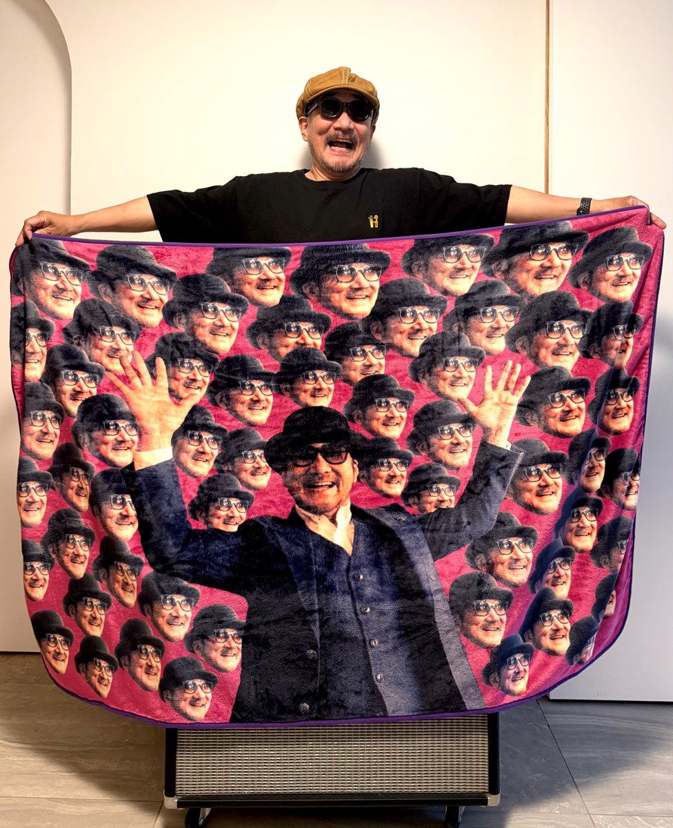 Chage_jp_staff's tweet photo. ちなみにですが

Ko【Deluxe Edition】【スペシャルグッズ付き】

のスペシャルグッズ

「100% Pure Chage ブランケット」とはコチラです。

ご予約はユニバーサルミュージックストアから
https://t.co/cMleDEKQde

＃Chage ＃Ko https://t.co/MO9acAAt9n