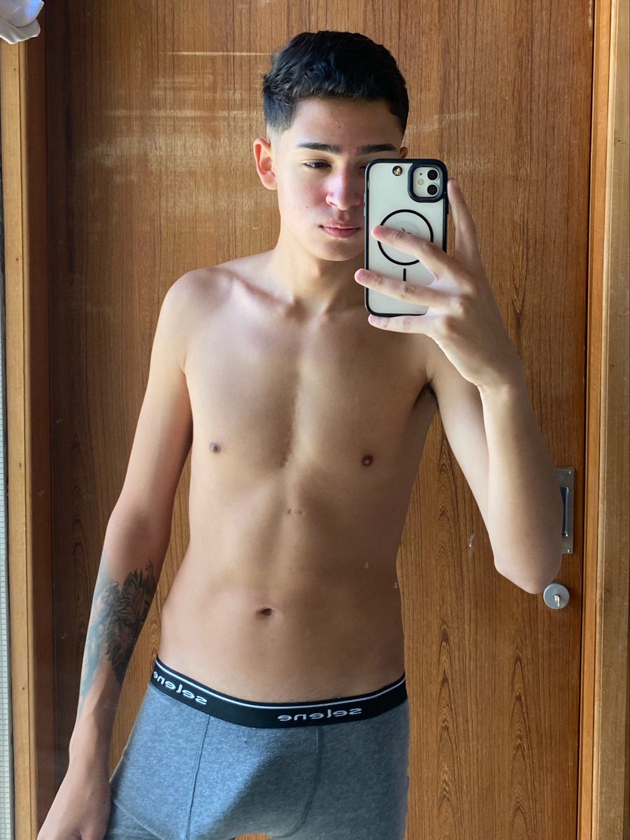 eaelucaas__'s tweet photo. um novinho desse sozinho
#novinho #chudai #brotheragemㅤㅤㅤ https://t.co/u9soKAd8MM