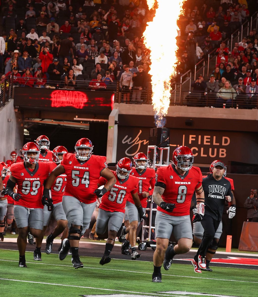 FCRecruits's tweet photo. <— #1 For HS Football Exposure‼️

27s, 28s &amp; 29s! If You Are Interested In Being Recruited By UNLV  ( @unlvfootball ) COMMENT film, RETWEET &amp; DM us. We Are Sending Over Playmakers For Eval.

PARENTS &amp; COACHES REACH OUT DIRECTLY.

@CoachDanMullen 

#TheHome🏭 https://t.co/GVJbby7n1Z