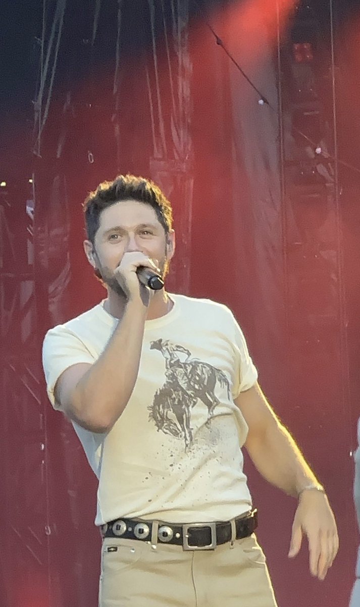 Niallupdatesnh's tweet photo. PRETTY 😮‍💨

Niall Horan at today’s show https://t.co/z6xLfmBzTE