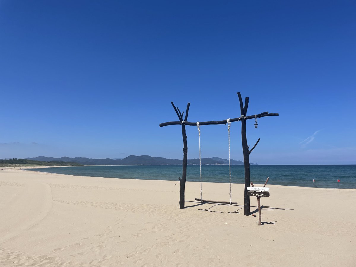 Hal_Katze_'s tweet photo. どこかで見た砂浜のぶらんこ https://t.co/11YBWEQ4wj