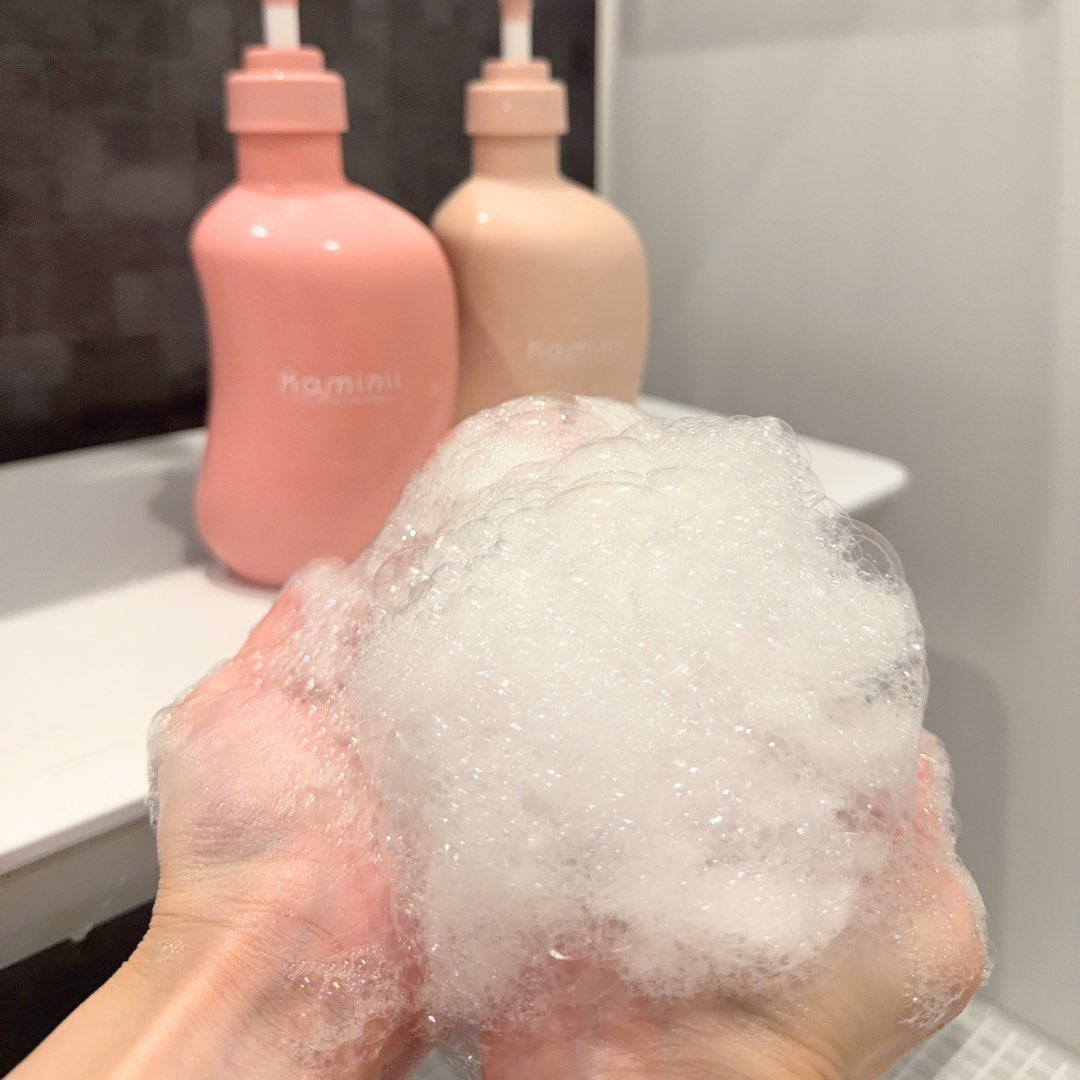 emibiyou88's tweet photo. パサつくからヘアオイル重ねまくってたけど、結局シャンプー見直した方が近道だった。
洗いながら保湿してくれるからしっとりまとまるよ。(PR) https://t.co/MG3LFFSD2d