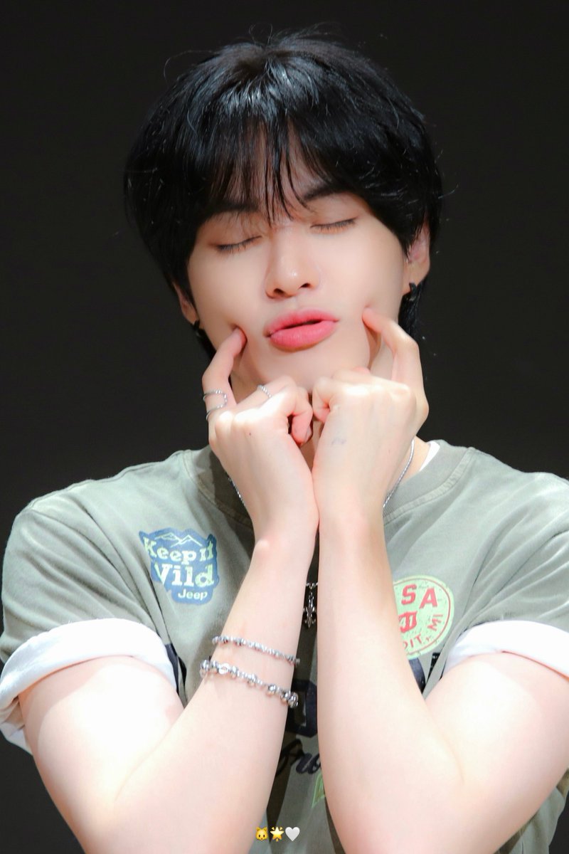 mn5Zz_'s tweet photo. 260709 프롬스토어 팬싸

#이펙스 #EPEX #아민 #AMIN https://t.co/t8IZrWGjcf