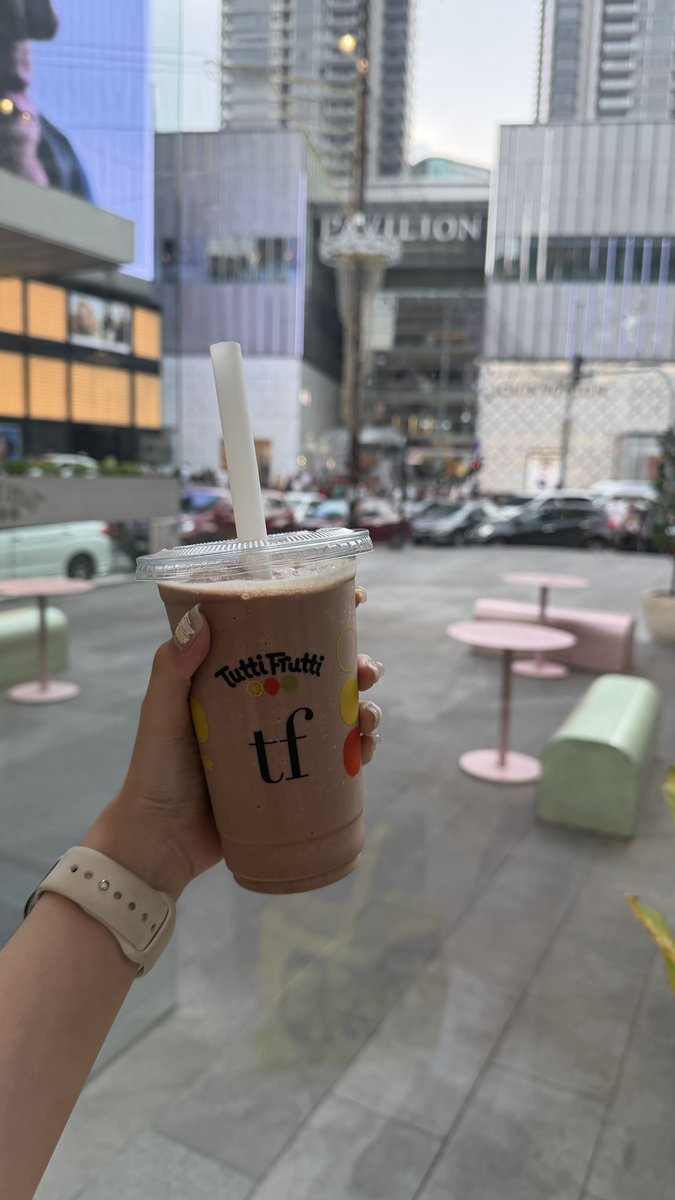 aidaayunur's tweet photo. Yougurt shake with Pavi’s view still caught my mind https://t.co/86DEngj0hW