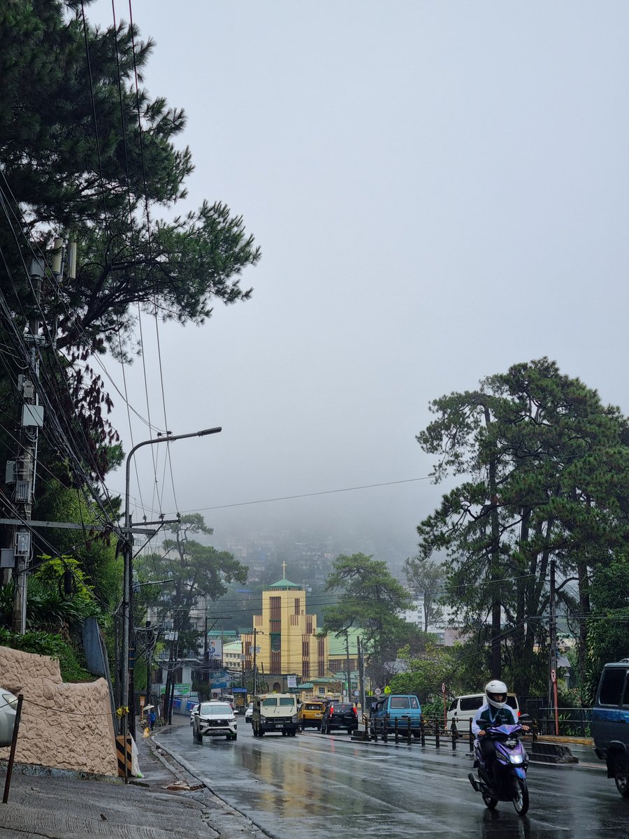 Mackieezy's tweet photo. On a cold weather 🥶 #Baguio https://t.co/F97oCl7vN1