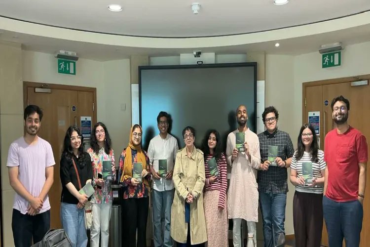 muslimnow3's tweet photo. एएमयू प्रोफेसर की किताब पर कैंब्रिज यूनिवर्सिटी में हुई खास चर्चाSpecial discussion held at Cambridge University on AMU professor's book @AMUofficialPRO 
https://t.co/D9xredJAsA https://t.co/JQJPqQNwDB