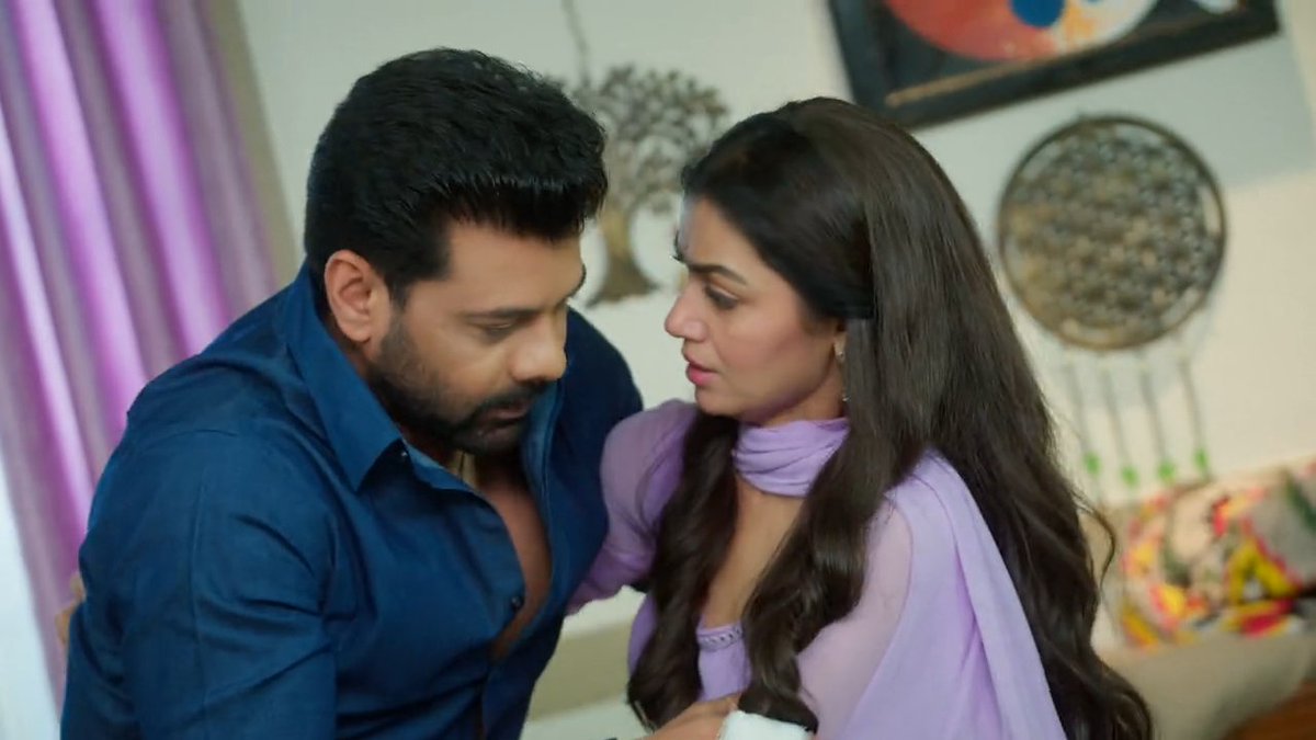 SultanAsiyah's tweet photo. "Friends to lovers" trope slow burning even after he had confessed his one sided love to her🥹💜💙

#TumDenaSaathMera https://t.co/wCsNJK0H7A
