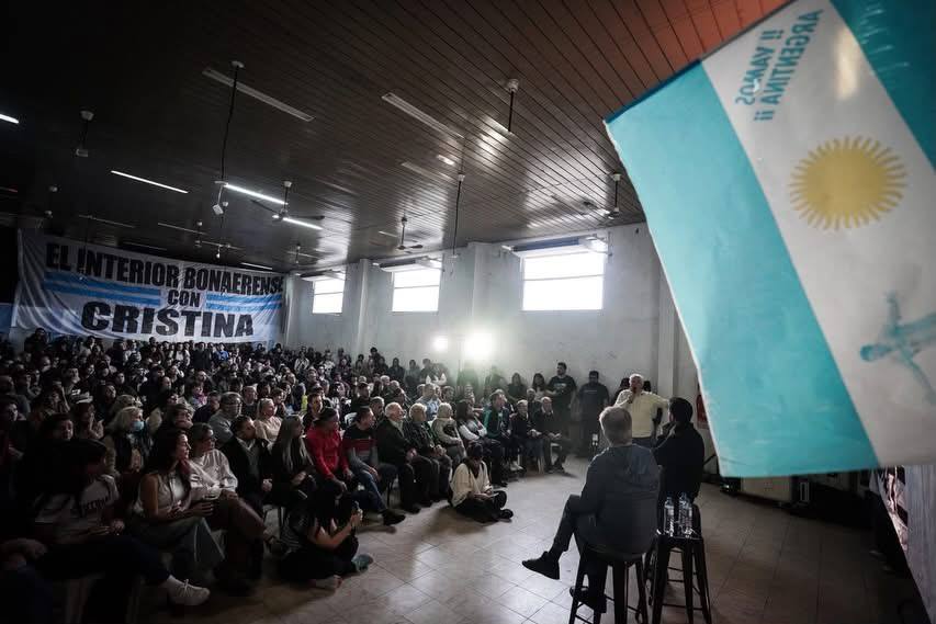IvanVillagran_'s tweet photo. Gracias Máximo Kirchner,gran compañero y gran persona, por visitar nuestro querido Carmen de Areco. Por escuchar a cada vecino, vecina, por tener esa sensibilidad que te caracteriza, dándonos respuestas a tantas preguntas que tenemos en este momento tan dificil de nuestro país. https://t.co/niNzxuo15j