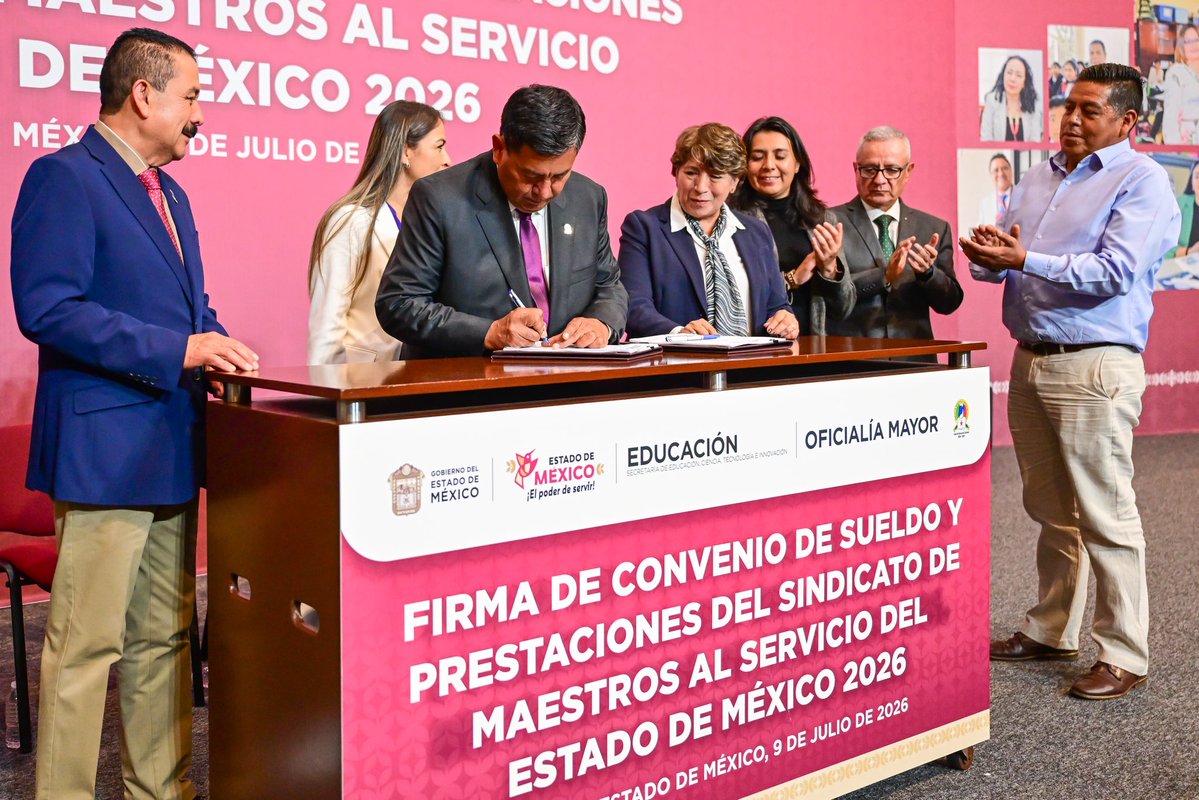 delfinagomeza's tweet photo. Con mucha emoción, recibimos en Palacio de Gobierno, la Casa del Pueblo mexiquense, a las y los compañeros docentes para realizar la firma de convenio de sueldo y prestaciones del @SMSEMmx 2026, el cual refleja el reconocimiento de este gobierno a la gran labor que realiza el magisterio.
Para nosotros, las y los docentes son un pilar para la transformación del Estado de México, ya que con sus enseñanzas las y los jóvenes podrán lograr un mejor futuro y una mejor sociedad.
#ElPoderDeServir