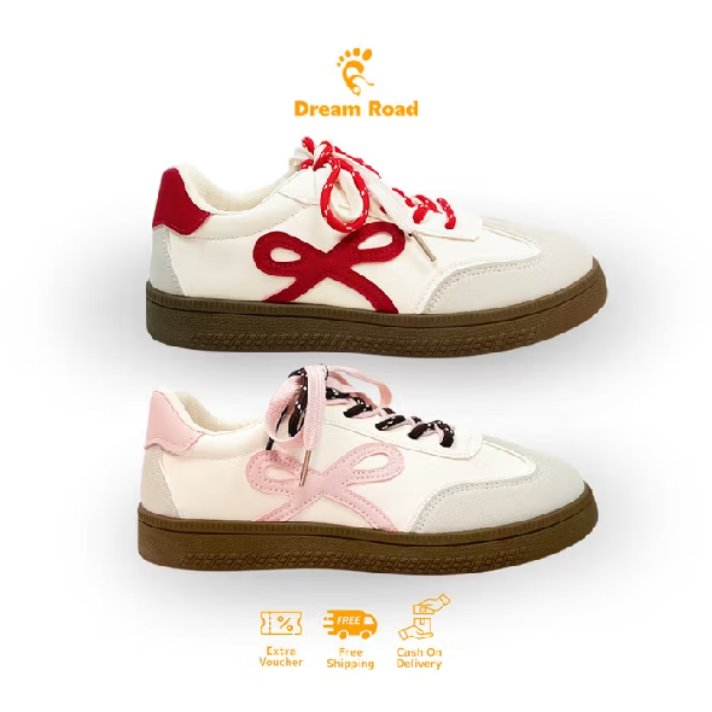 xuxixd4's tweet photo. buat yang suka outfit casual tapi tetep cute 👟🎀

sneakers ini gampang dipaduin sama outfit apa aja, detail pitanya juga lucu banget ✨

🔗 https://t.co/YygGmkxZ2n https://t.co/llIHX8TT2o