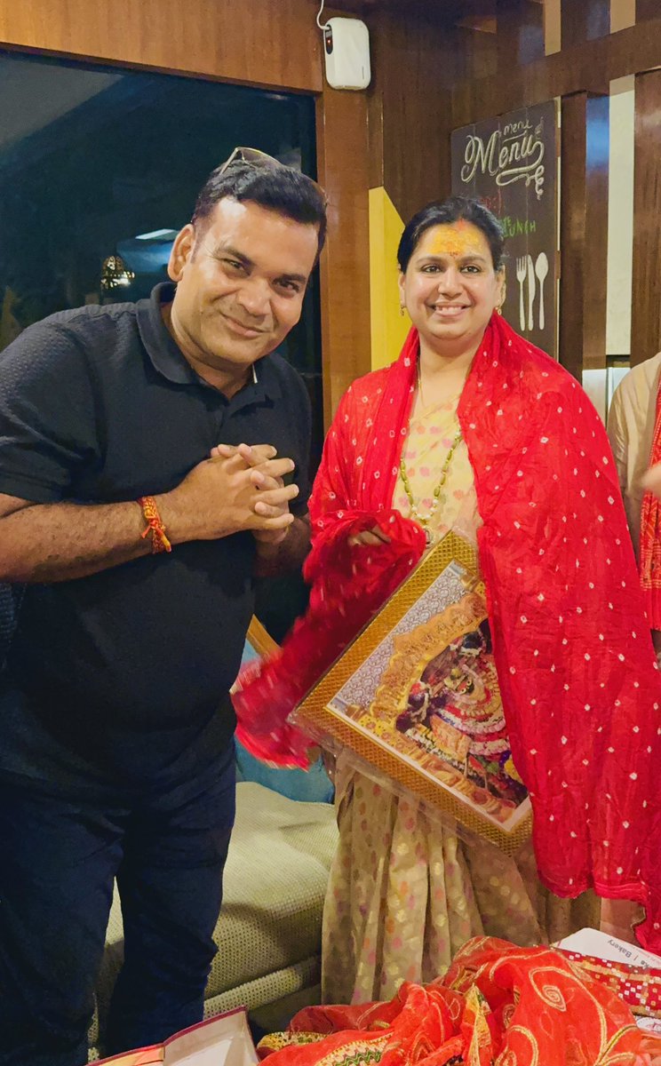 MMantumishra7's tweet photo. बहन दिव्या मित्तल जी (IAS) 
पूर्व ज़िलाधिकारी (D.M) मिर्ज़ापुर,देवरिया,संत कबीर नगर एवं वर्तमान में उत्तर प्रदेश सरकार की 
विशेष सचिव (राजस्व विभाग) लखनऊ का
जनपद मिर्ज़ापुर आगमन पर स्वागतः सम्मान किया https://t.co/M9UExS3W5s