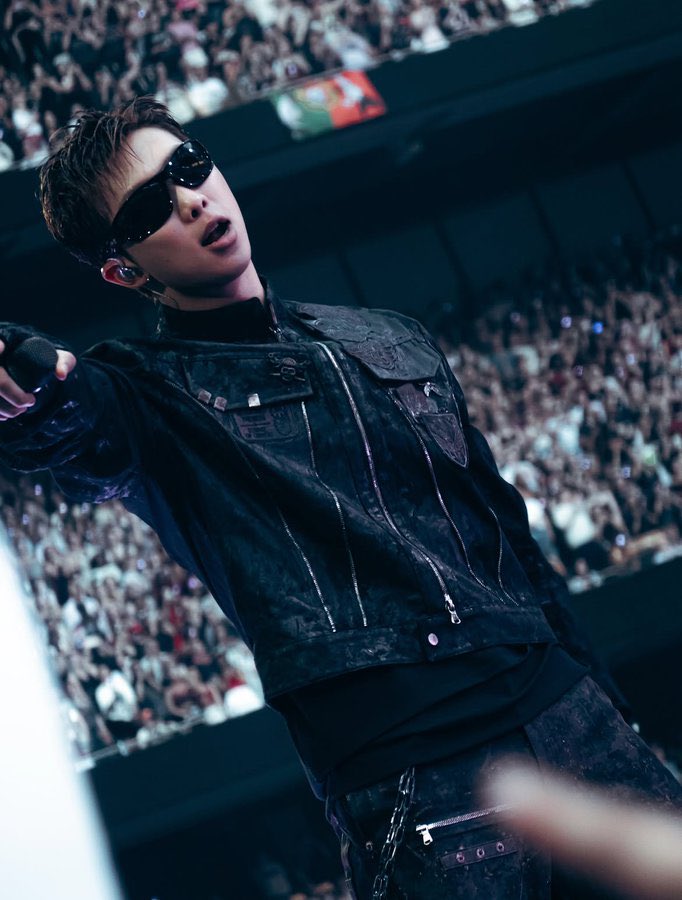 rkivelupin's tweet photo. quando você é namjoon utted e a melhor foto dele performando no palco é sempre a próxima https://t.co/Y0opm4jA85