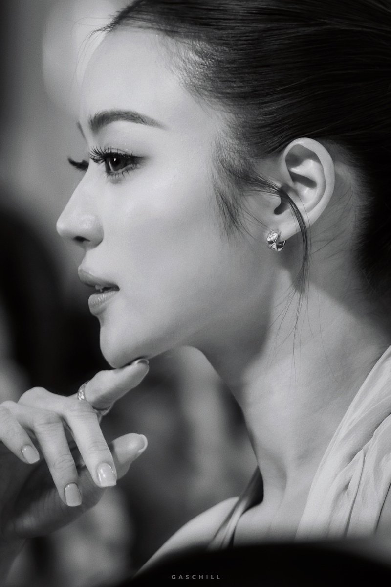 GasChill's tweet photo. side profile  🖤

MIU WITH BOBBI BROWN
#BobbiBrownxMiuNatsha
#MiuNatsha #หมิวณัชชา https://t.co/73fmXy4dG7