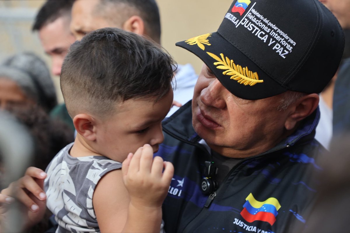 MijpVzla's tweet photo. Estas acciones representa el compromiso del Gobierno Bolivariano con la seguridad ciudadana y el bienestar del pueblo, como parte del Plan Venezuela Renace, instruido por la Presidenta (E) Delcy Rodríguez que busca impulsar la recuperación y reconstrucción de la Patria. https://t.co/cKcFi9aw38